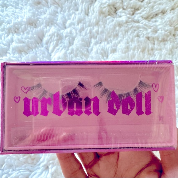 Lashes - Picture 4 of 5